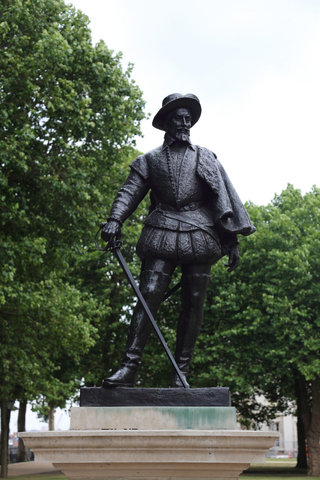 彼は胸にレモンバームの香る男だ! 彼は胸にレモンバームの香る男だ!